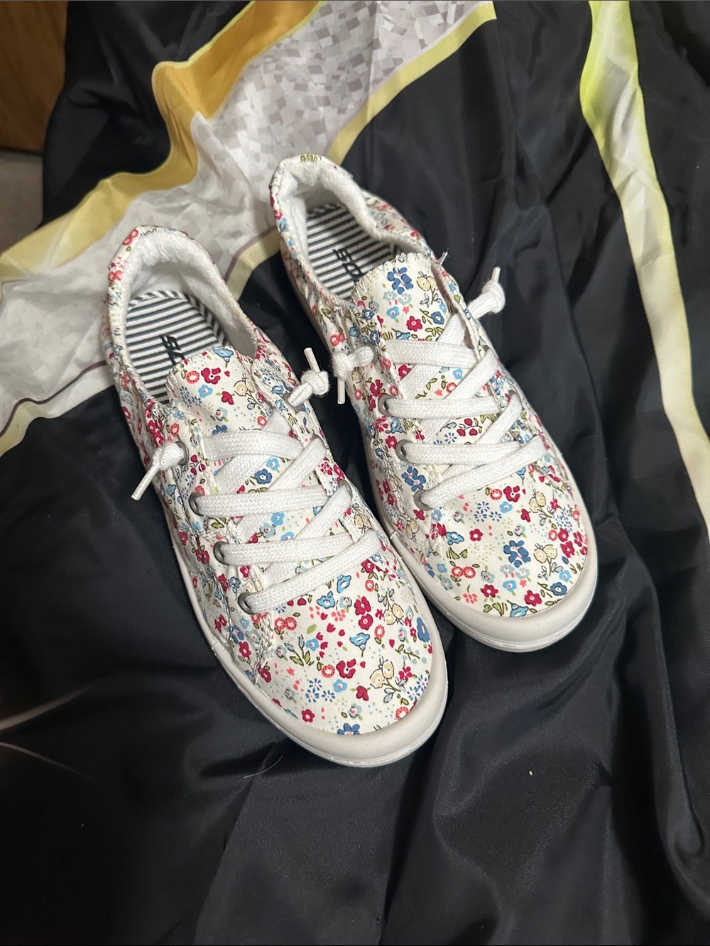 Soda White Floral Lace-Up Sneakers with Multicolor Flowers. Brand New